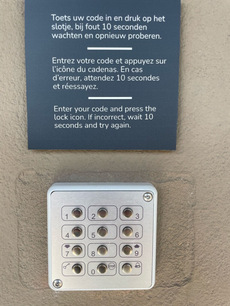 Klavier van de afhaalsas bij Maison Fleurie Close-up van het toetsenbord van de 24/7 afhaalsas bij Maison Fleurie