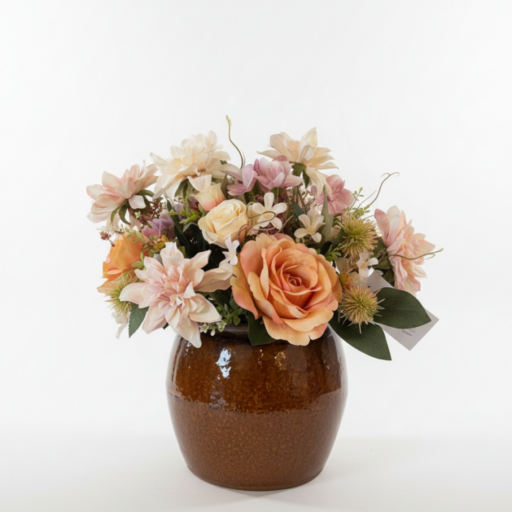 Romantisch Kunstboeket in Rustieke Aardewerken Vaas